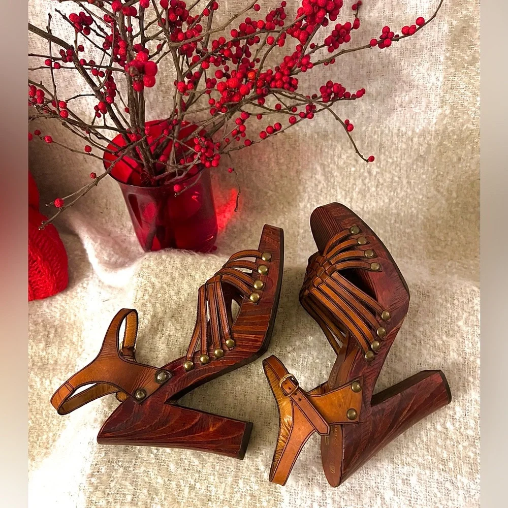 Vintage 1970’s strapy
